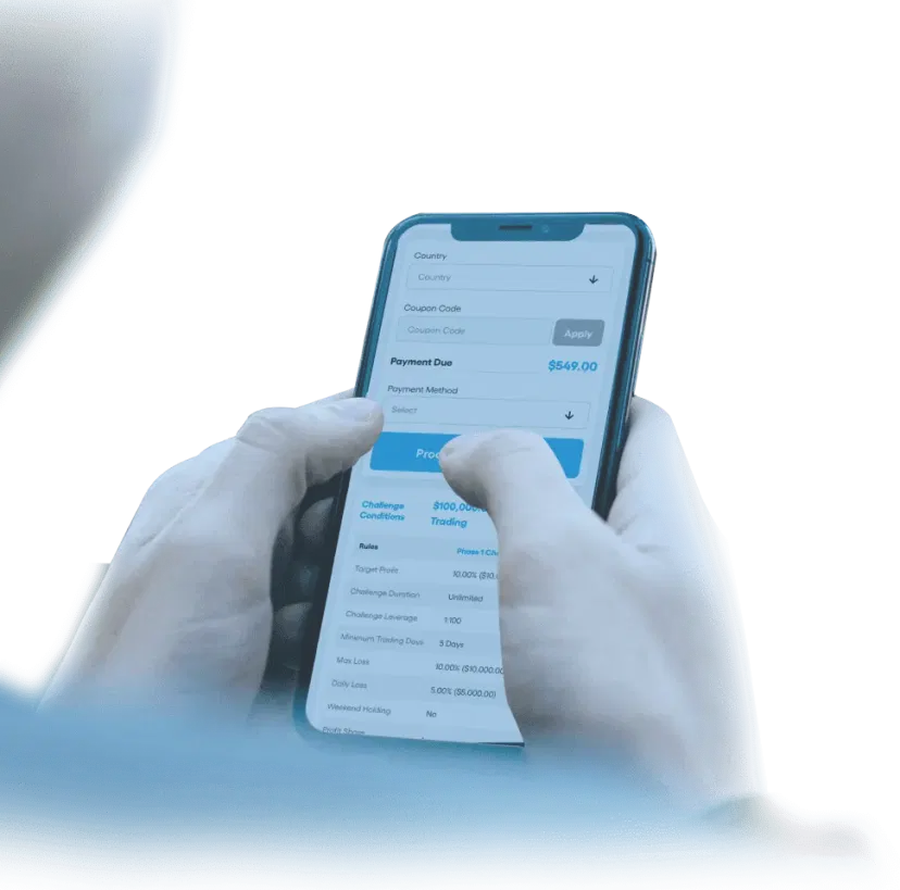 Trader che controlla la sua Dashboard FunderPro sul telefono